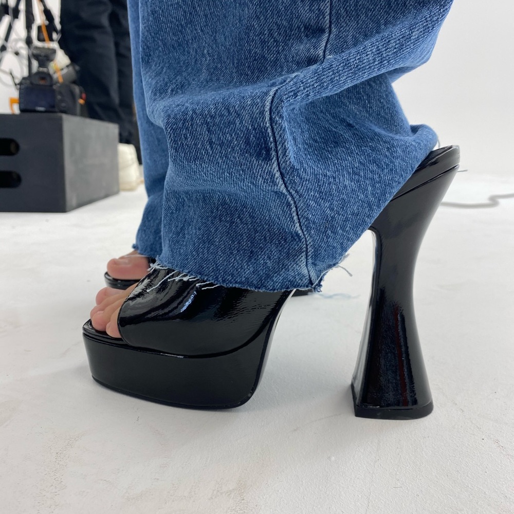 AMINA MUADDI INSPIRED BLACK  PLATFORM MULES SZ 7